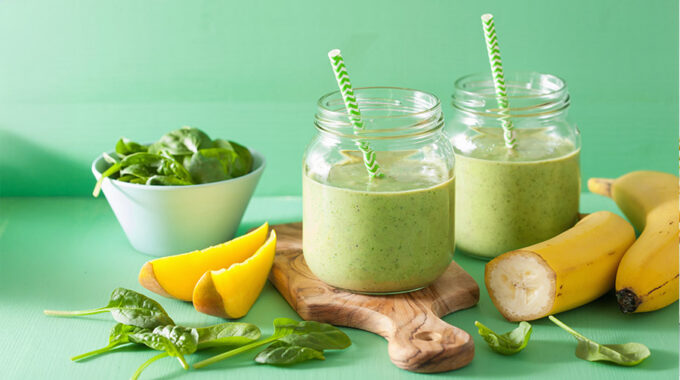 Green Smoothie with spinach, mango, and banana